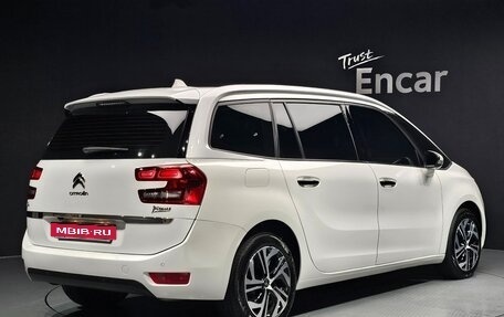 Citroen C4 Picasso II рестайлинг, 2018 год, 1 900 000 рублей, 2 фотография