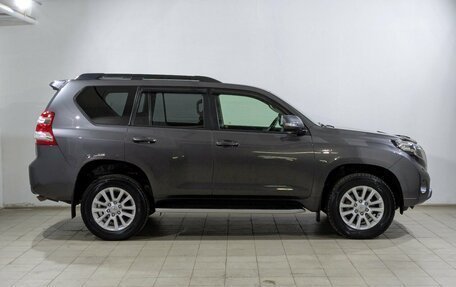 Toyota Land Cruiser Prado 150 рестайлинг 2, 2016 год, 3 750 000 рублей, 11 фотография