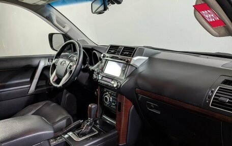 Toyota Land Cruiser Prado 150 рестайлинг 2, 2016 год, 3 750 000 рублей, 15 фотография