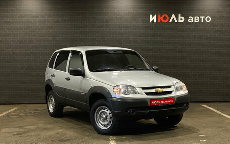 Chevrolet Niva I рестайлинг, 2018 год, 630 000 рублей, 3 фотография