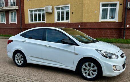 Hyundai Solaris II рестайлинг, 2011 год, 680 000 рублей, 10 фотография