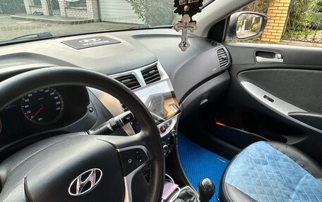 Hyundai Solaris II рестайлинг, 2011 год, 680 000 рублей, 13 фотография