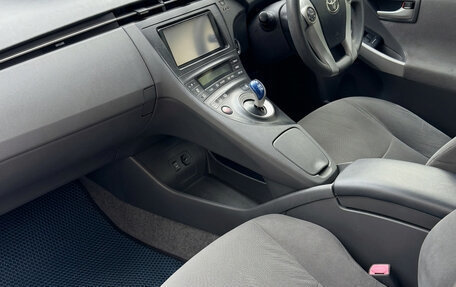 Toyota Prius, 2011 год, 900 000 рублей, 4 фотография