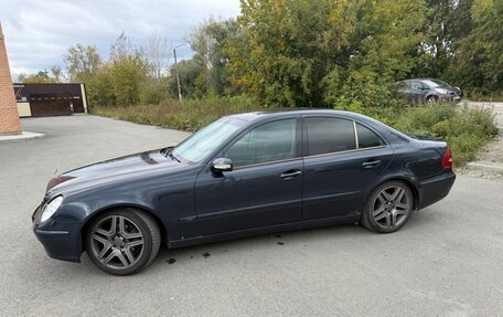 Mercedes-Benz E-Класс, 2002 год, 890 000 рублей, 3 фотография