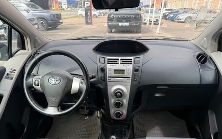 Toyota Yaris III рестайлинг, 2006 год, 398 000 рублей, 13 фотография