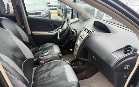 Toyota Yaris III рестайлинг, 2006 год, 398 000 рублей, 11 фотография