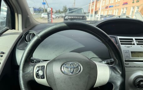 Toyota Yaris III рестайлинг, 2006 год, 398 000 рублей, 16 фотография