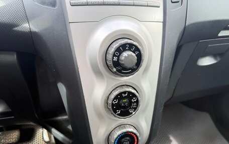 Toyota Yaris III рестайлинг, 2006 год, 398 000 рублей, 17 фотография