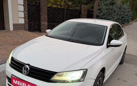 Volkswagen Jetta VI, 2015 год, 850 000 рублей, 2 фотография