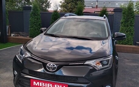 Toyota RAV4, 2016 год, 2 599 000 рублей, 2 фотография