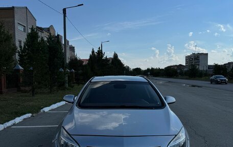 Opel Astra J, 2010 год, 600 000 рублей, 2 фотография