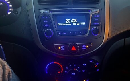 Hyundai Solaris II рестайлинг, 2016 год, 799 999 рублей, 10 фотография