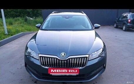Skoda Superb III рестайлинг, 2020 год, 2 650 000 рублей, 2 фотография