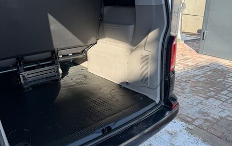 Volkswagen Caravelle T6 рестайлинг, 2018 год, 3 950 000 рублей, 6 фотография