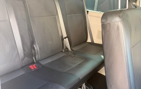 Volkswagen Caravelle T6 рестайлинг, 2018 год, 3 950 000 рублей, 8 фотография