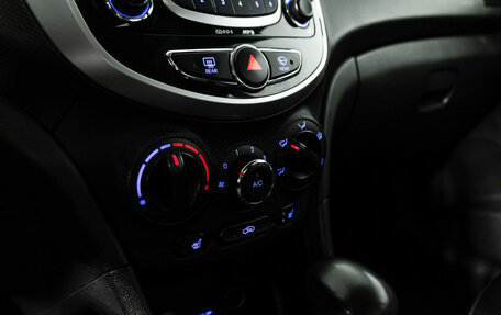 Hyundai Solaris II рестайлинг, 2011 год, 700 000 рублей, 15 фотография