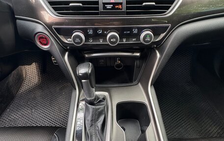 Honda Accord IX рестайлинг, 2018 год, 1 850 000 рублей, 13 фотография