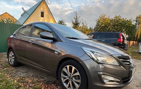 Hyundai Solaris II рестайлинг, 2015 год, 1 050 000 рублей, 13 фотография