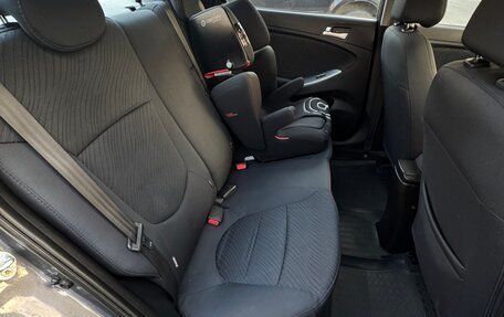 Hyundai Solaris II рестайлинг, 2015 год, 1 050 000 рублей, 19 фотография