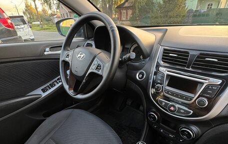 Hyundai Solaris II рестайлинг, 2015 год, 1 050 000 рублей, 18 фотография
