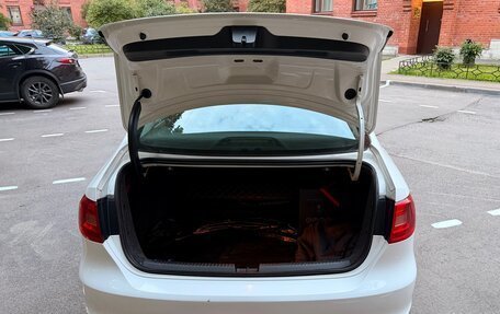 Volkswagen Jetta VI, 2012 год, 1 050 000 рублей, 12 фотография