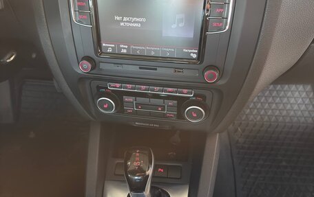Volkswagen Jetta VI, 2012 год, 900 000 рублей, 12 фотография