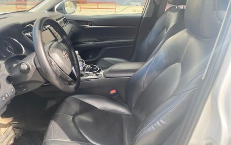 Toyota Camry, 2019 год, 1 750 000 рублей, 6 фотография