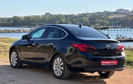 Opel Astra J, 2013 год, 700 000 рублей, 1 фотография