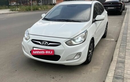 Hyundai Solaris II рестайлинг, 2011 год, 765 000 рублей, 2 фотография