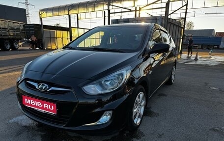 Hyundai Solaris II рестайлинг, 2013 год, 880 000 рублей, 1 фотография