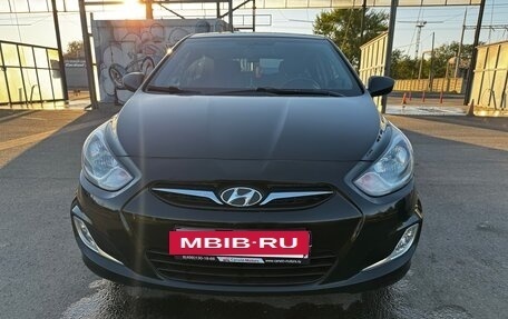 Hyundai Solaris II рестайлинг, 2013 год, 880 000 рублей, 2 фотография