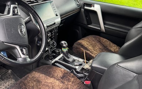 Toyota Land Cruiser Prado 150 рестайлинг 2, 2021 год, 7 000 000 рублей, 3 фотография