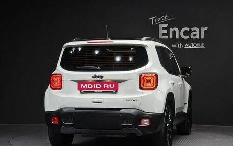 Jeep Renegade I рестайлинг, 2023 год, 1 450 000 рублей, 4 фотография
