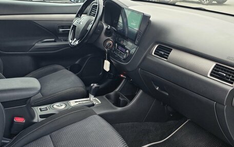 Mitsubishi Outlander III рестайлинг 3, 2015 год, 1 450 000 рублей, 9 фотография
