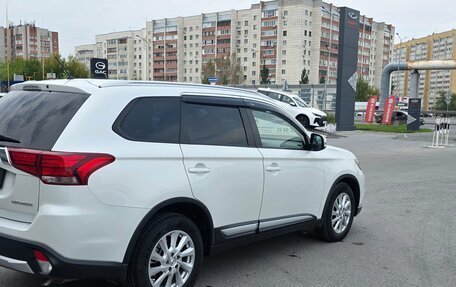 Mitsubishi Outlander III рестайлинг 3, 2015 год, 1 450 000 рублей, 6 фотография