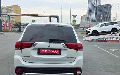 Mitsubishi Outlander III рестайлинг 3, 2015 год, 1 450 000 рублей, 5 фотография