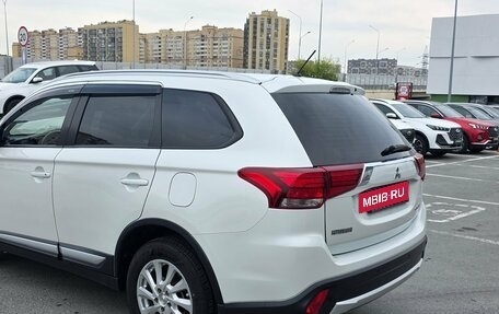 Mitsubishi Outlander III рестайлинг 3, 2015 год, 1 450 000 рублей, 4 фотография