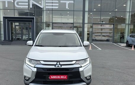 Mitsubishi Outlander III рестайлинг 3, 2015 год, 1 450 000 рублей, 2 фотография