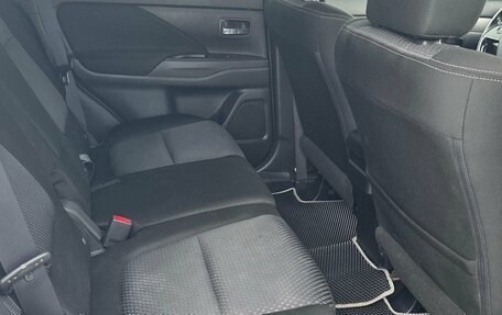 Mitsubishi Outlander III рестайлинг 3, 2015 год, 1 450 000 рублей, 10 фотография