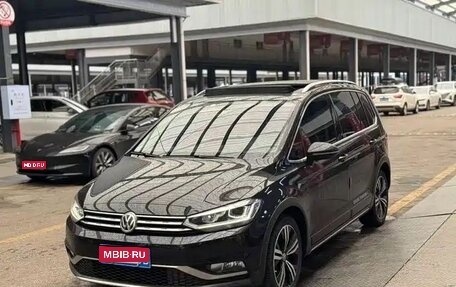Volkswagen Touran III, 2019 год, 1 725 000 рублей, 1 фотография