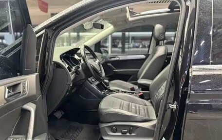 Volkswagen Touran III, 2019 год, 1 725 000 рублей, 2 фотография