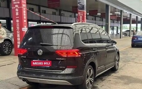 Volkswagen Touran III, 2019 год, 1 725 000 рублей, 3 фотография