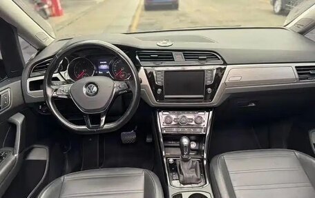 Volkswagen Touran III, 2019 год, 1 725 000 рублей, 5 фотография