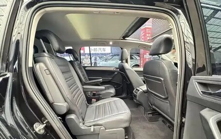 Volkswagen Touran III, 2019 год, 1 725 000 рублей, 11 фотография