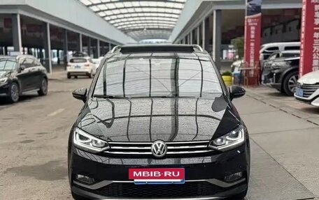 Volkswagen Touran III, 2019 год, 1 725 000 рублей, 6 фотография