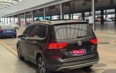Volkswagen Touran III, 2019 год, 1 725 000 рублей, 12 фотография