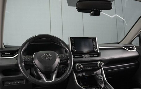 Toyota RAV4, 2021 год, 3 790 000 рублей, 8 фотография
