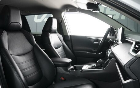 Toyota RAV4, 2021 год, 3 790 000 рублей, 10 фотография