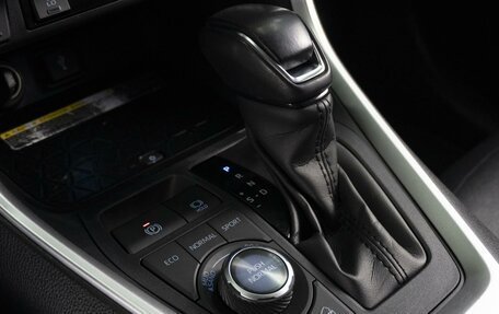 Toyota RAV4, 2021 год, 3 790 000 рублей, 16 фотография