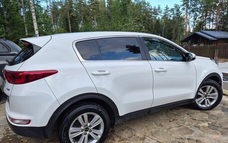 KIA Sportage IV рестайлинг, 2018 год, 2 300 000 рублей, 3 фотография
